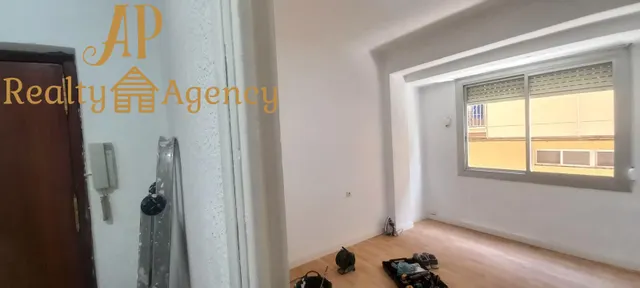 Piso exterior con balcón, trastero y posibilidad de 3 dormitorios en Elda — 10