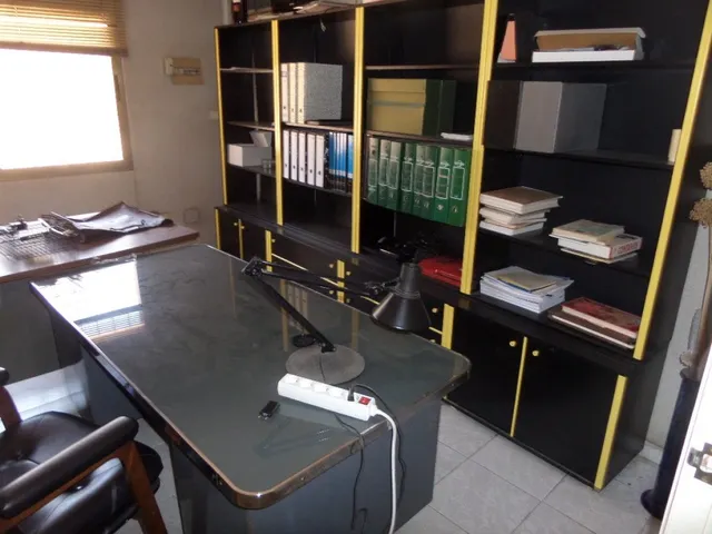 LOCAL COMERCIAL DE MAS DE 300 M2 — 12