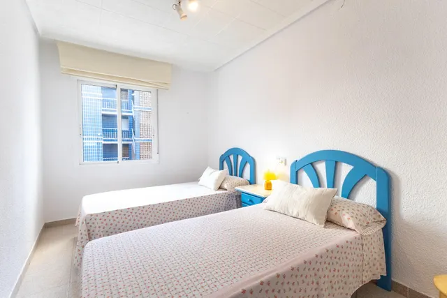 Apartamento todo exterior 3 dorm. con gran terraza en esquina a 100 mts de la Playa. Vista parcial al Mar. — 18