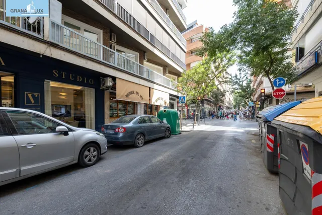 Oportunidad de negocio por jubilación. Se vende local con negocio instalado y funcionado. Ancha de Gracia. — 3
