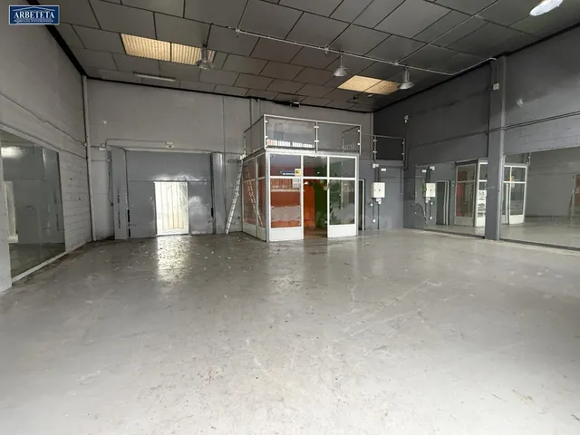Agencia Inmobiliaria Arbeteta, ALQUILA nave. - foto 2
