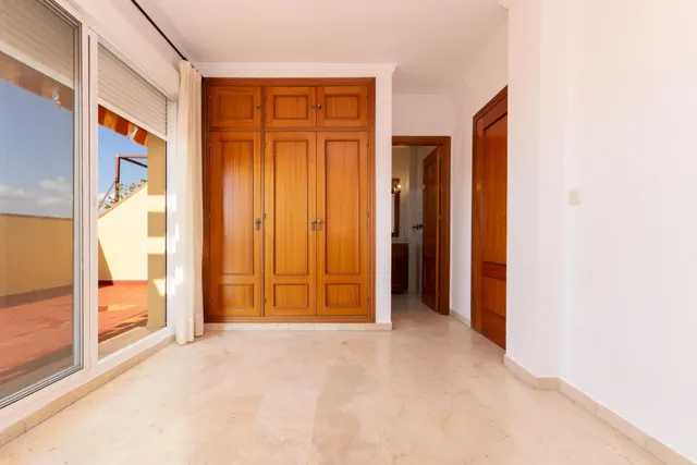 Ático con 100 m2 de espacio exterior, vistas panorámicas y garaje en el centro de Fuengirola – 375.000 € — 29