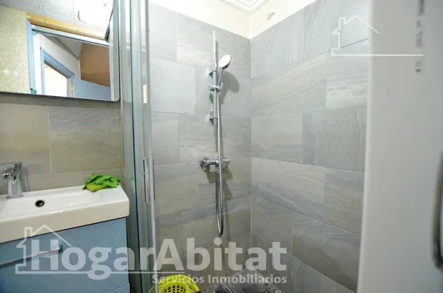 ¡Alicante centro! amplio, bonito y esquinero con balcón — 35