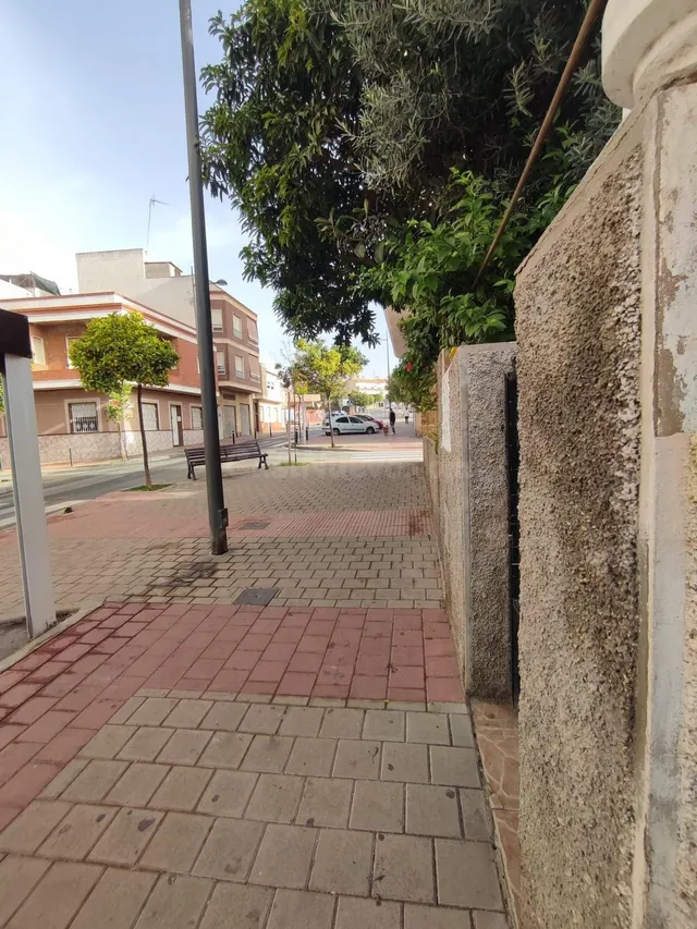 OPORTUNIDAD! CASA ADOSADA DE DOS PLANTAS EN SANTPOLA, ALICAN - foto 2