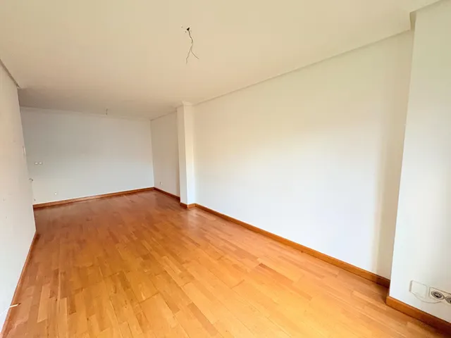 ESTUPENDO PISO EN ZONA ALTA DE PONFERRADA - foto 4