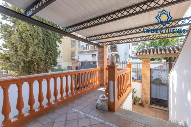 Casa adosada con terraza, vistas a Granada y Sierra Nevada, garaje y sótano — 50