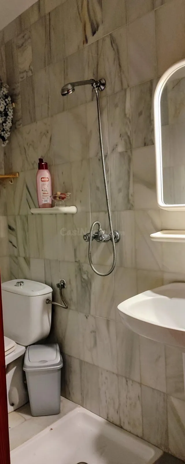 Venta de casa de 3 habitaciones con local comercial en Macae - foto 4