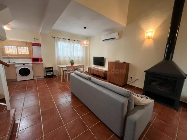 Bonita casa adosada en El Ronquillo con Licencia Turística!! - foto 3