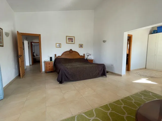 Exclusivo chalet con 9000m2 de parcela — 50
