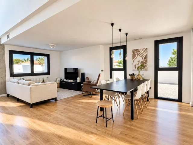 Preciosa casa de esquina con 3 dormitorios, amplia parcela privada y vistas panorámicas en Albir — 10