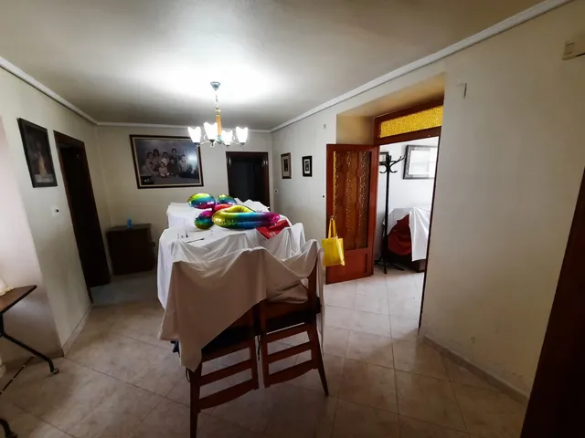 CASA CON PLANTA BAJA, PRIMERA ALTURA Y CAMARAS — 4