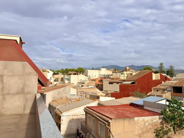 Exclusivo Ático Seminuevo en Totana con Amplias Terrazas y Vistas — 9