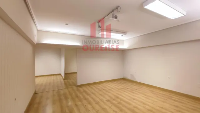ESPECTACULAR LOCAL COMERCIAL EN EL CENTRO DE OURENSE. — 12