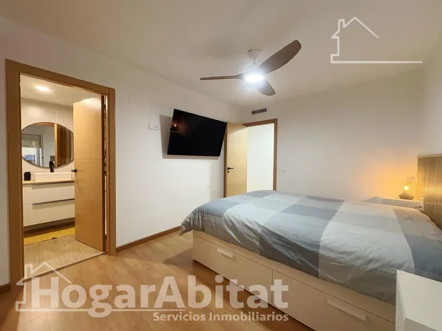 ¡Hogar de lujo! Amplio, sofisticado y reformado, con patio y garaje, todo amueblado — 15