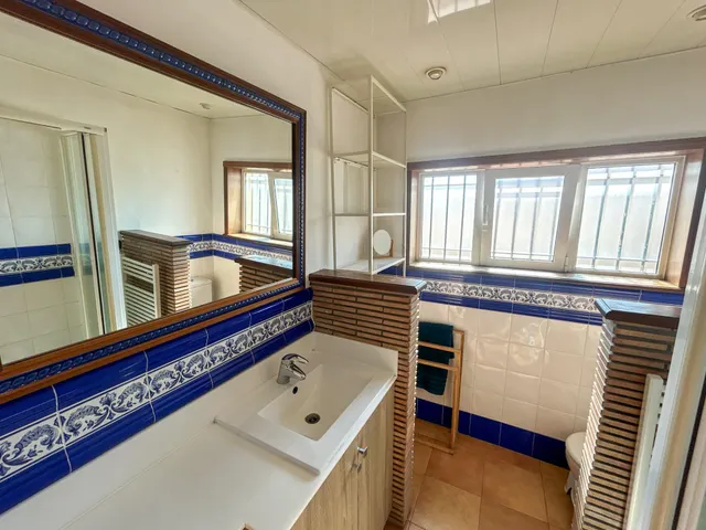 Chalet esquinero con apartamento independiente y piscina en Sant Pere de Ribes — 26