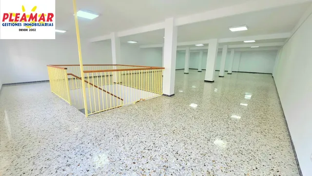 LOCAL COMERCIAL DE DOS PLANTAS DE 500 M2           ZONA CENTRO — 11