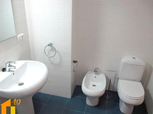 Piso en alquiler zona Sur, cuatro dormitorios y tres baños con garaje y trastero. — 24
