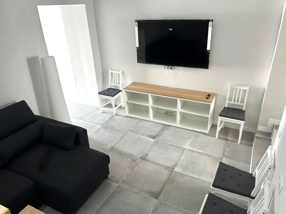 Casa en venta en Cantillana con terraza, patio y amplia suite con vestidor