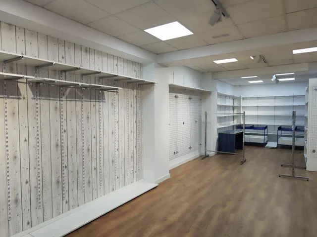 OPORTUNIDAD!! Local comercial en camino de Ronda, totalmente instalado. 180 M2 — 7