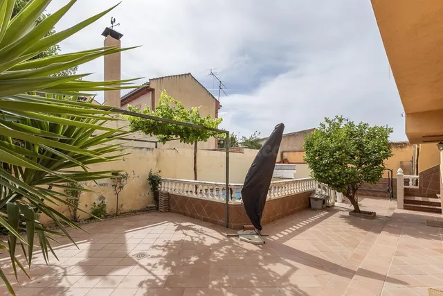 CHALET ADOSADO EN OGIJARES ( GRANADA) — 2