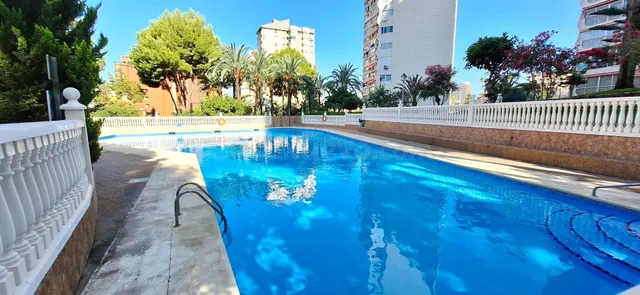 Apartamento reformado con piscina y parking comunitario — 29