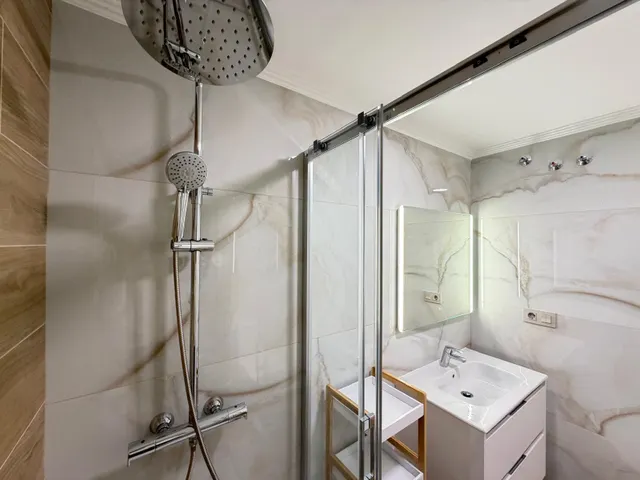 Apartamento totalmente reformado cerca de parque de las naciones con 2 dorm. 1 baño. con piscina. superficie 70 m2. — 19