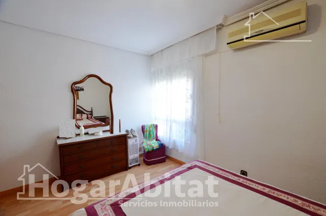 Gran amplitud y luminosidad en este piso exterior con terraza en urbanización vallada — 12