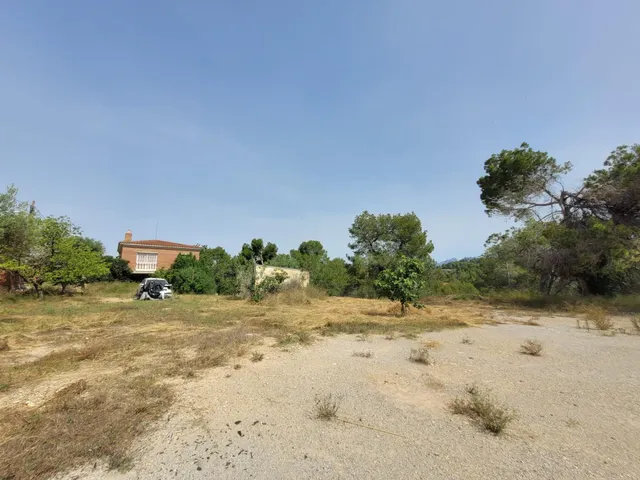 Terreno llano con todos los servicios en El Maset de Masquefa — 4