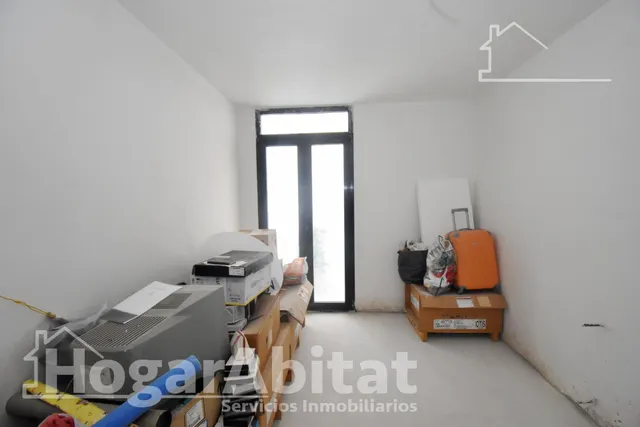 ¡Perfecto para invertir! Casa de cuatro alturas  para reformar con garaje y dos terrazas, cerca del centro — 27