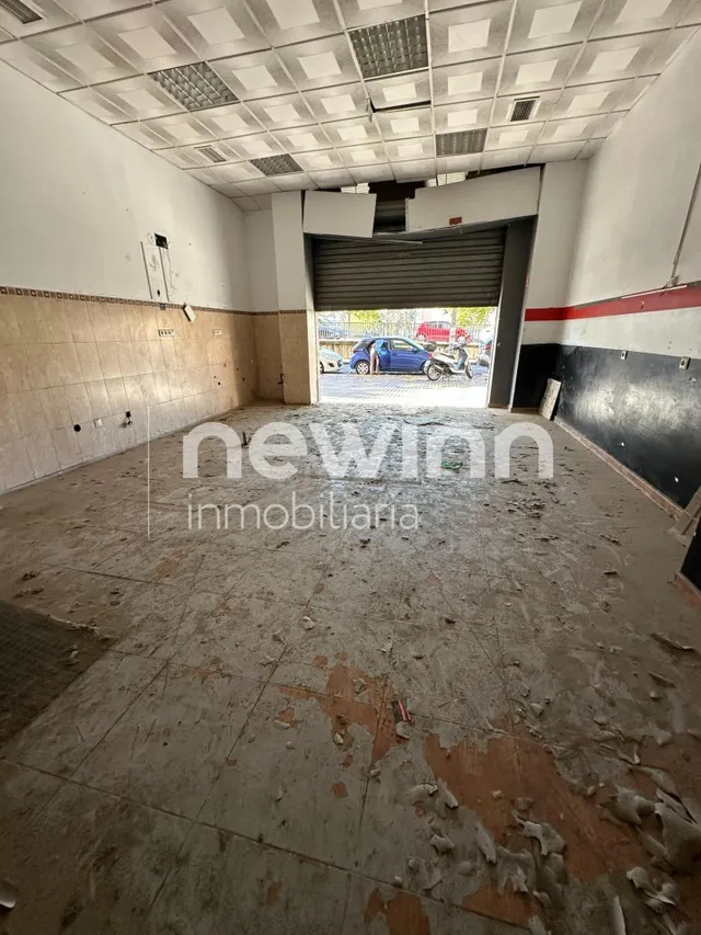 AQLUILER LOCAL COMERCIAL EN ARROYO DEL MORO - foto 3