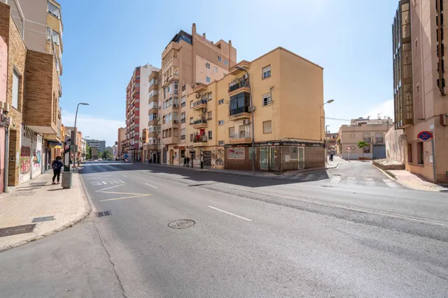 Plaza de garaje para coche y moto — 8