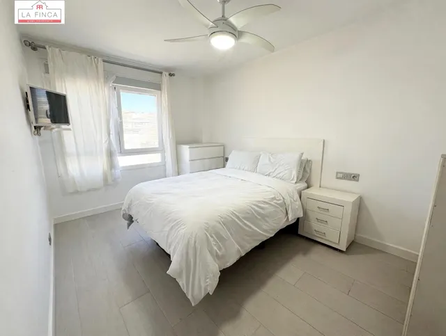 VIVIENDA 4 DORMITORIOS Y 2 BAÑOS MUY CERCA DEL CENTRO — 3