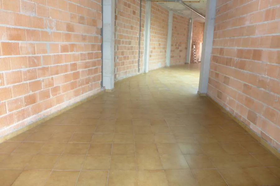 Se vende cochera con muchas posibilidades
