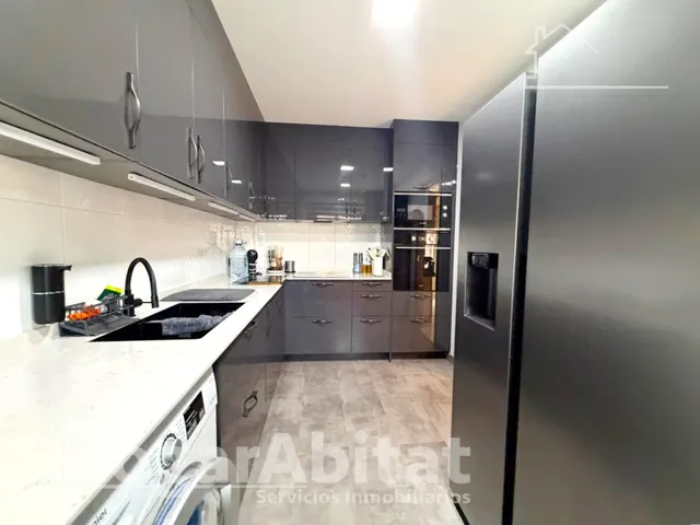 Privacidad y vida al aire libre en este exclusivo chalet con jardín, buhardilla y garaje en Masías — 11