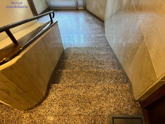 Piso planta baja, de tres hb y baño. Cocina y salón. Todo exterior — 19