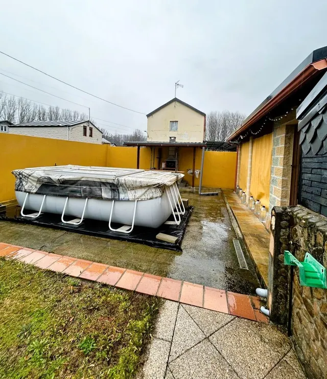 Finca con Casa de Madera y Piscina en Zona Humeral-Cacabelos - foto 2
