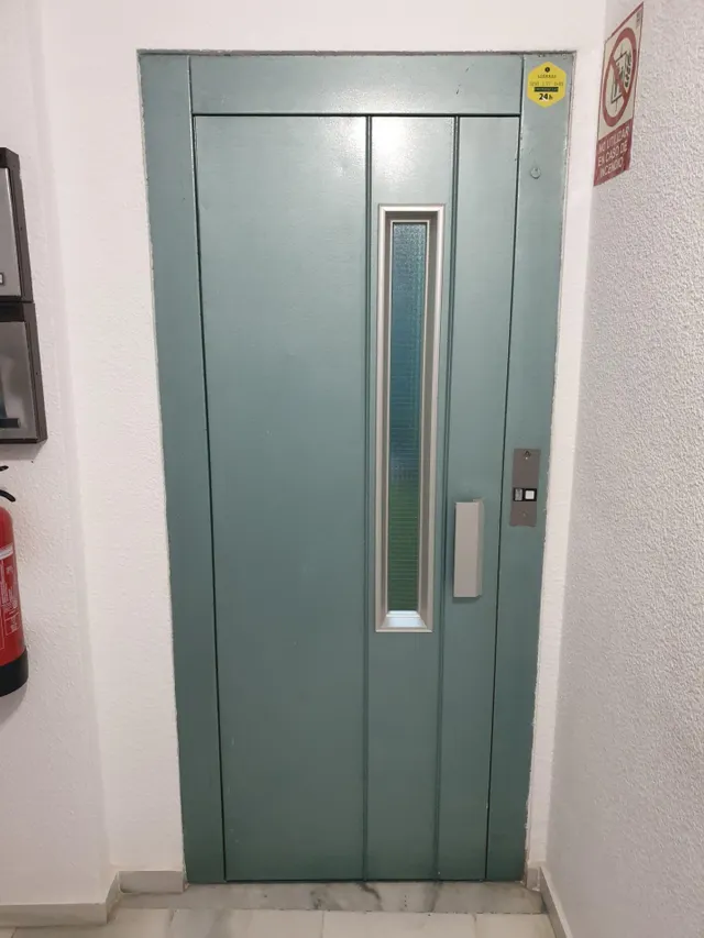 Piso junto calle san anton y recogidas — 13