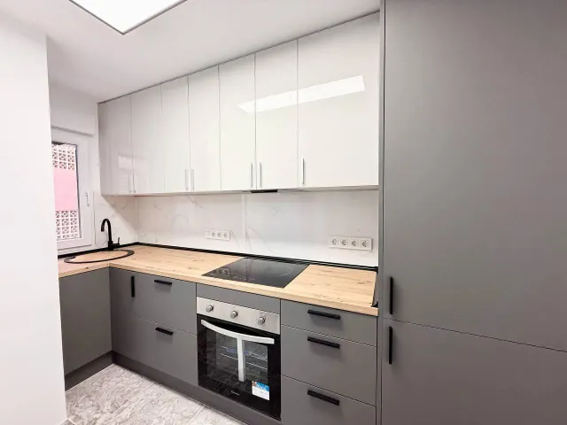 Apartamento reformado de 2 dormitorios en primera línea de Playa del Cura con vistas laterales al mar — 18