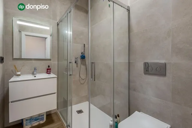 Estudio de reciente construcción con piscina, garaje y zonas comunes en Granada — 13