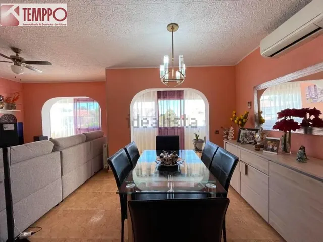 Chalet independiente con piscina privada, 5 dormitorios y placas solares en parcela de 450 m2 — 11