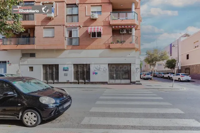 Amplio Local Comercial en la Zona de Tagarete, Almería - Opo