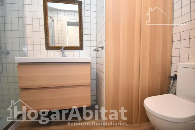 ¡oportunidad! bajo bonito, luminoso y reformado con patio, todo amueblado — 30