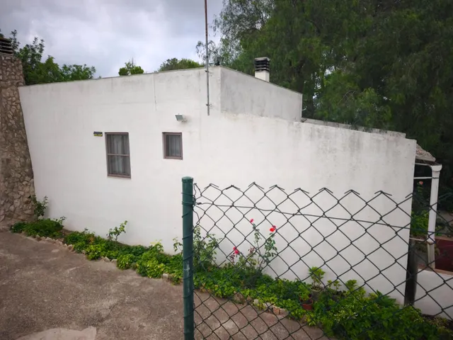 Finca rústica con casa y piscina - foto 4