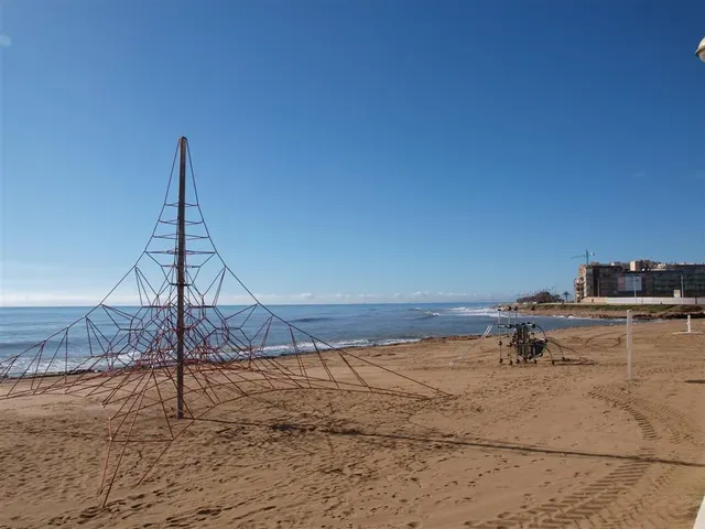 PLANTA BAJA REFORMADA CERCA DE PLAYA DE LOS LOCOS! — 23