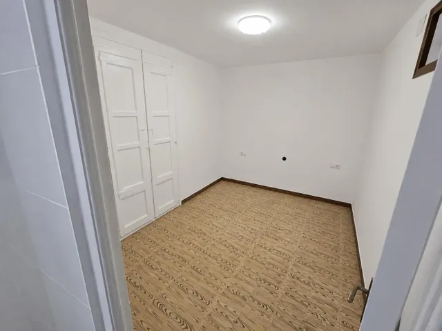 Se vende piso con arrendatario para inversores, Acogedor Apartamento de 2 habitaciones con Balcón en Tortosa. — 8