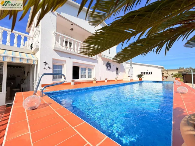 Singular chalet de 319m2 con 2.000 m2 de parcela, piscina y apartamento independiente en vistabella Vinaròs! — 7