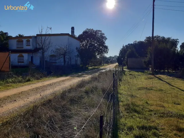 parcela en el coi con  escrituras del terreno totalmente vallada a 10 min de Badajoz — 9