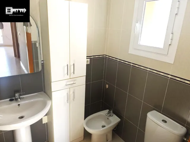 Bungalow pareado con dos terraza, solárium y sótano en Gran Alacant. — 26