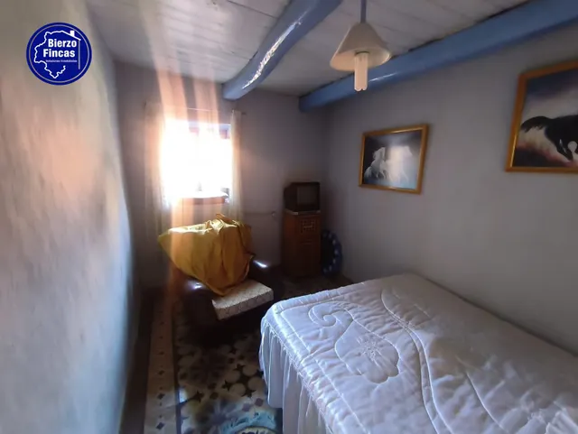 **se vende casa para reformar en villafer, León** — 11