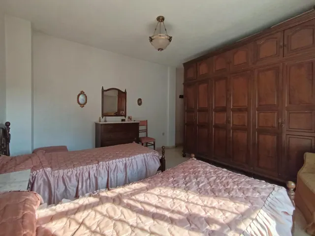El verdadero lujo en el Realejo es tener tu propia cochera y compartir el edificio con un solo vecino. — 28